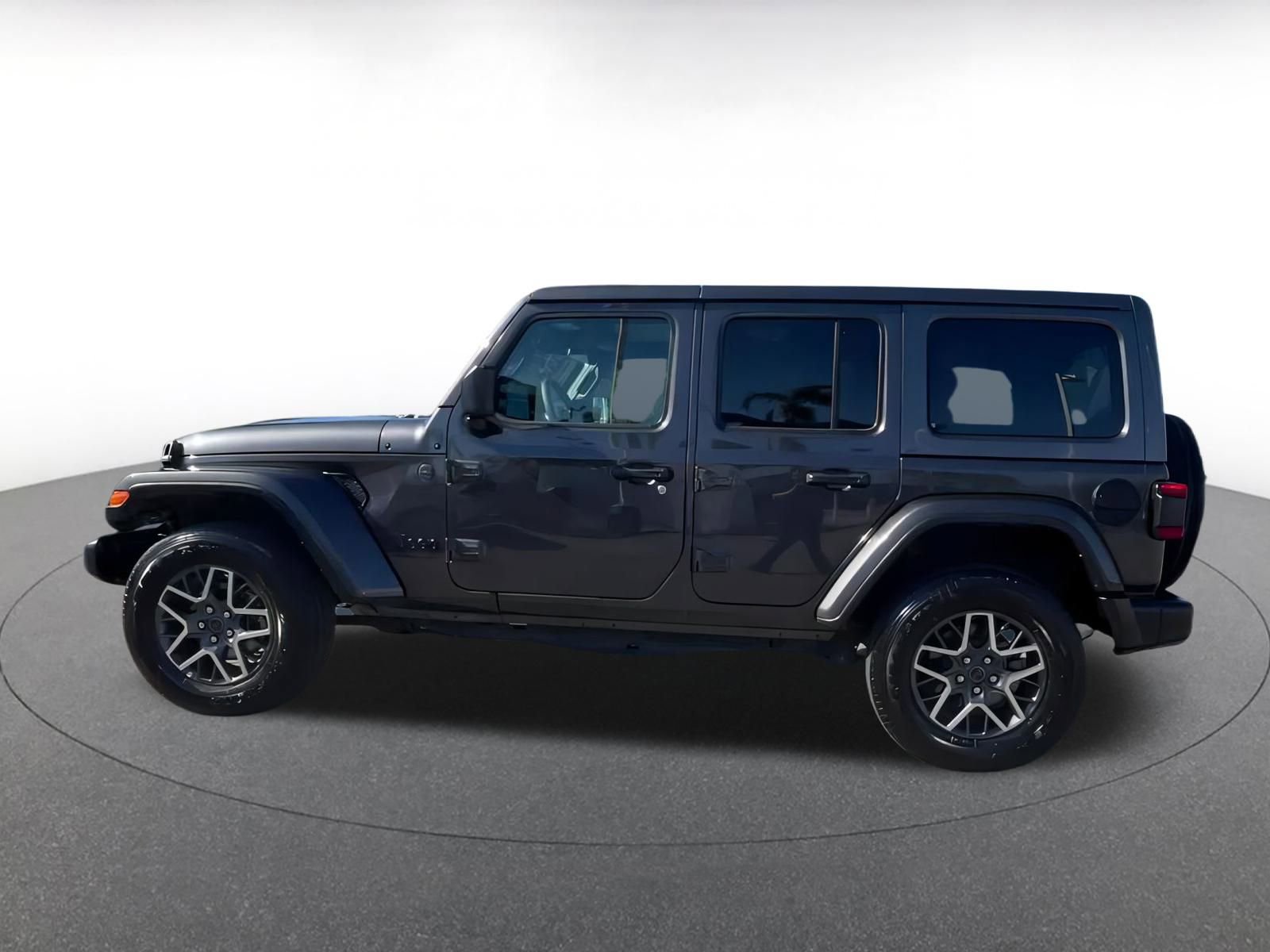 Used 2025 Jeep Wrangler Sahara image 8