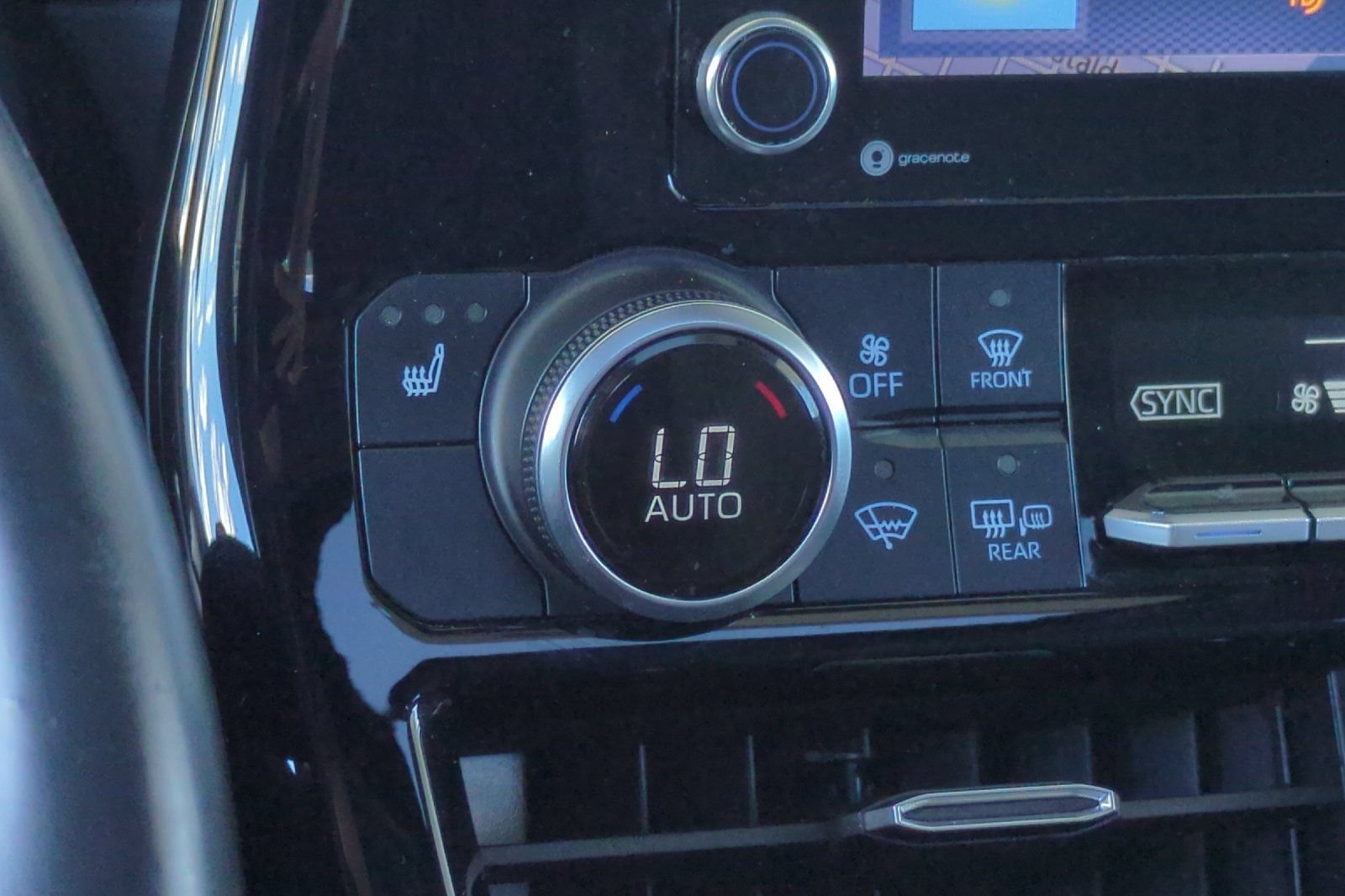 Used 2020 Toyota Highlander XLE AWD/4WD image 29