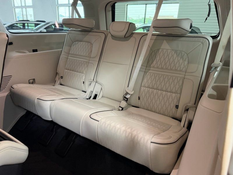 Used 2020 Lincoln Navigator L Black Label AWD/4WD image 17