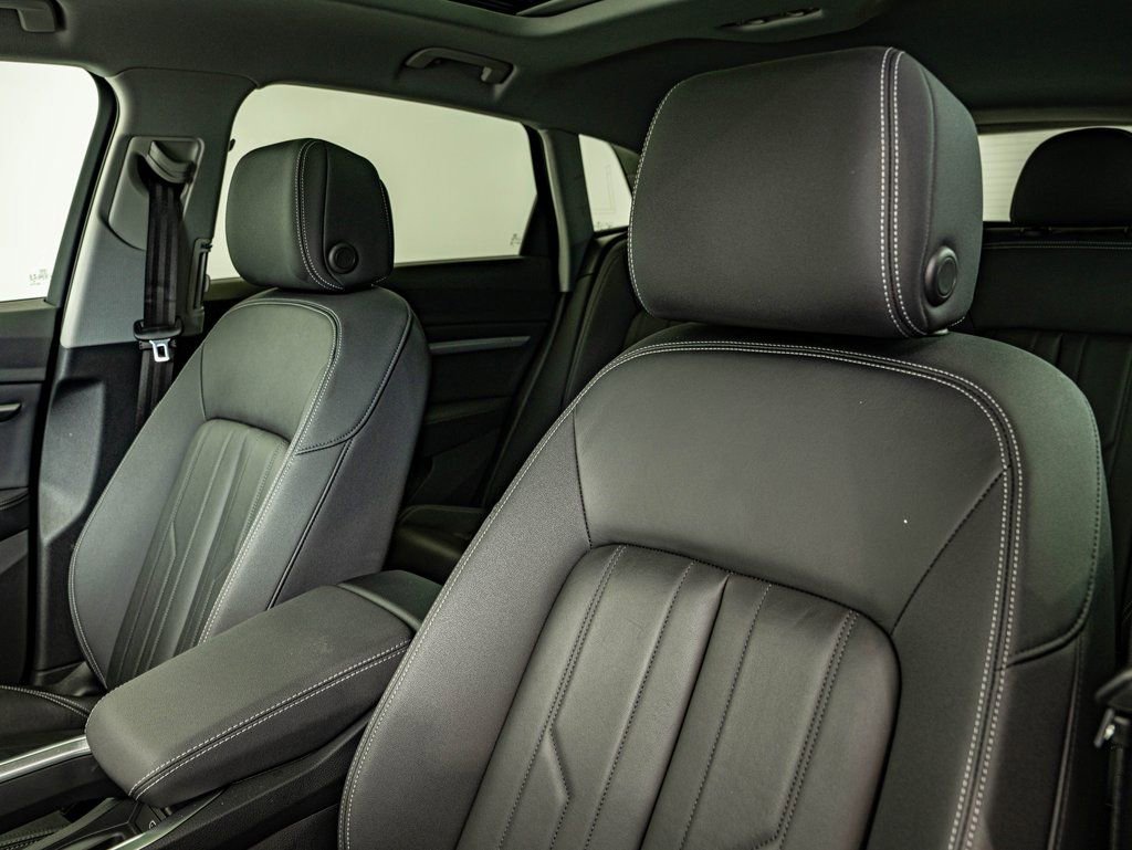 Used 2021 Audi e-tron Premium w/ Convenience Plus Package AWD/4WD image 31