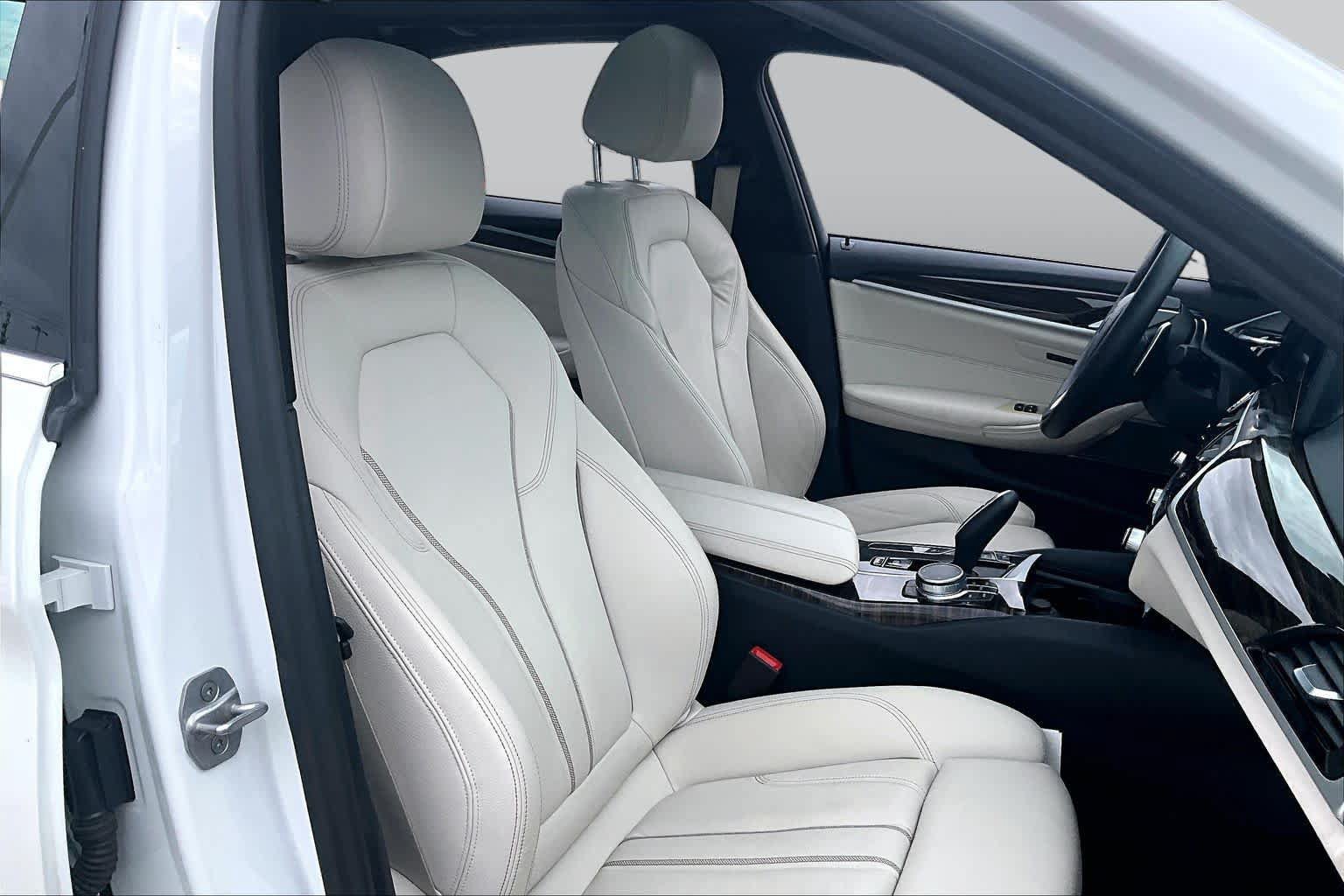 Used 2021 BMW 540i w/ Premium Package RWD image 8