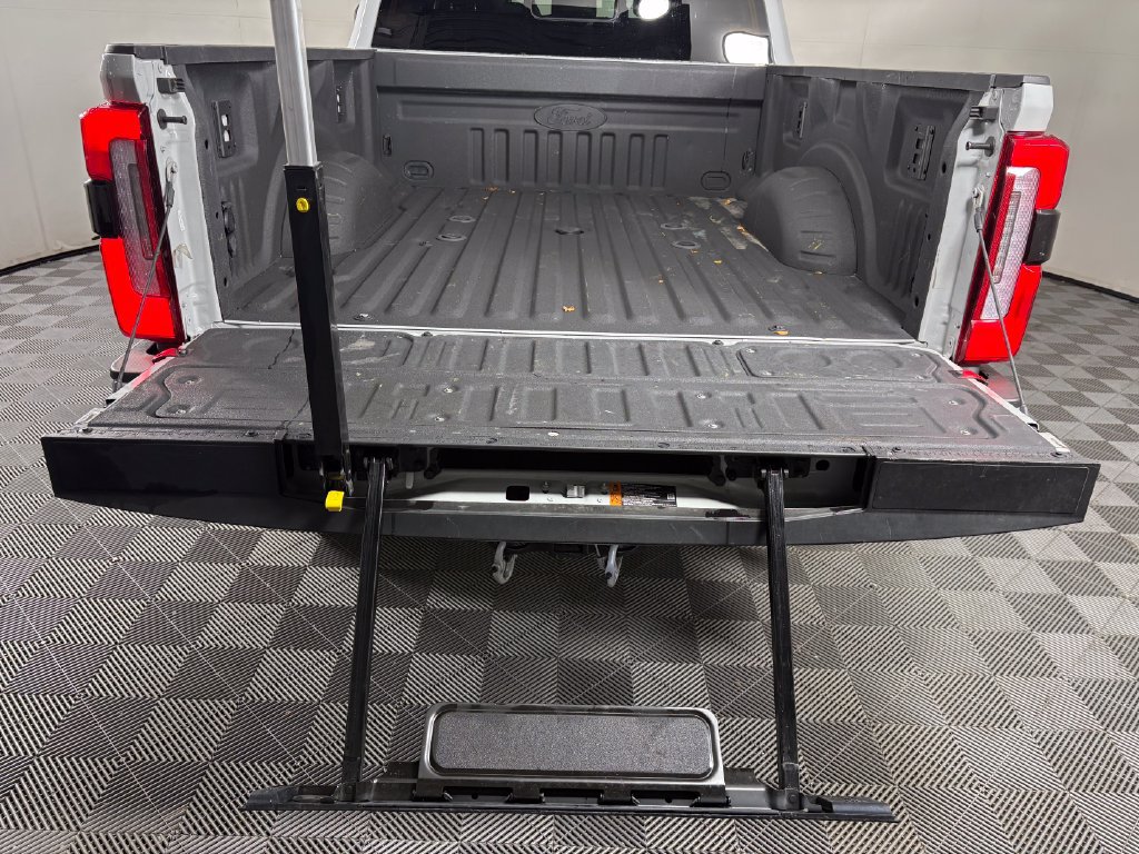 Certified 2025 Ford F350 Platinum w/ Tremor Off-Road Package AWD/4WD image 34