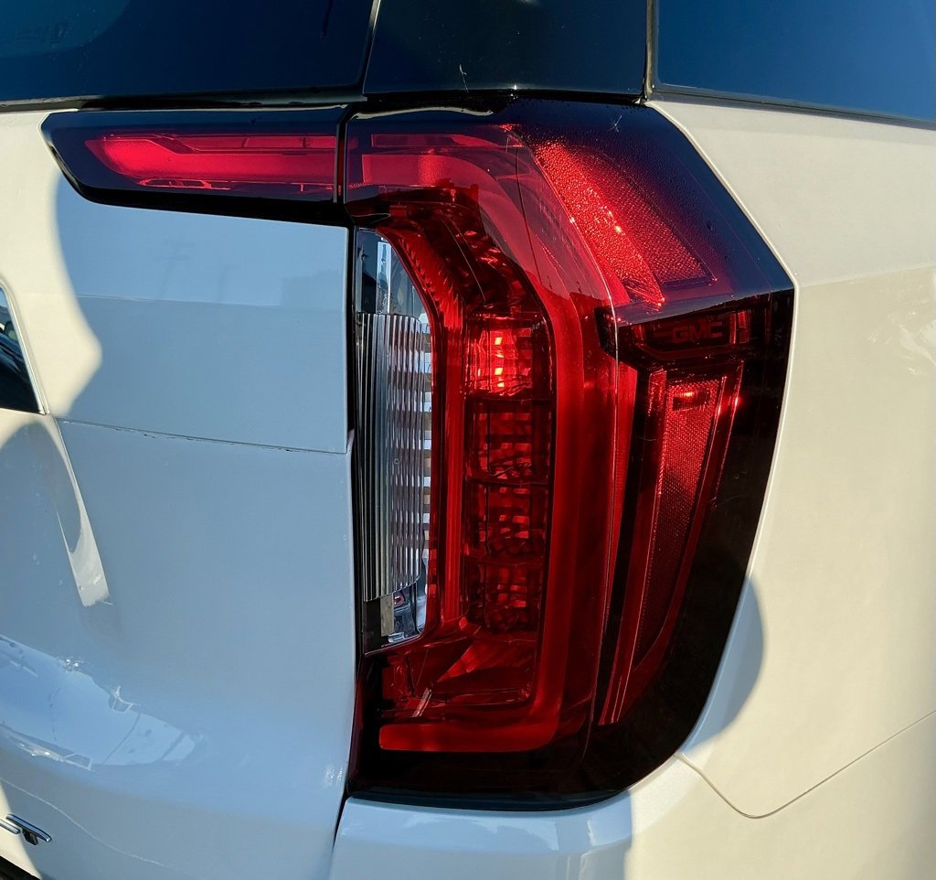 Used 2021 GMC Yukon XL SLT w/ SLT Luxury Plus Package image 18