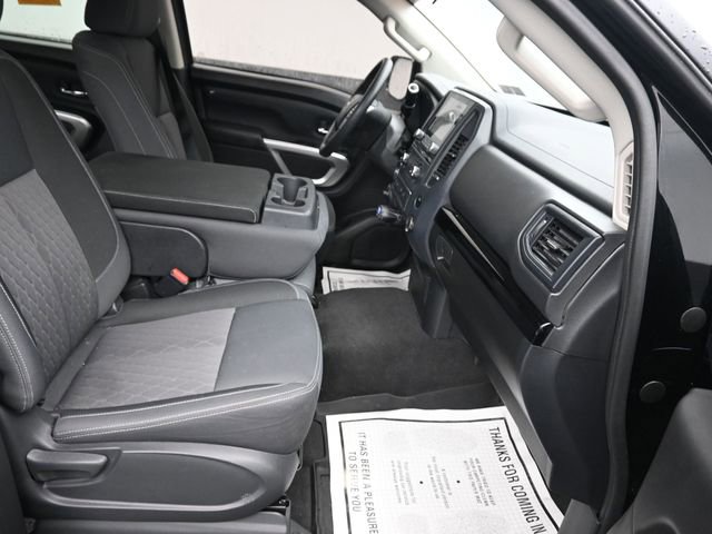 Used 2024 Nissan Titan SV image 7