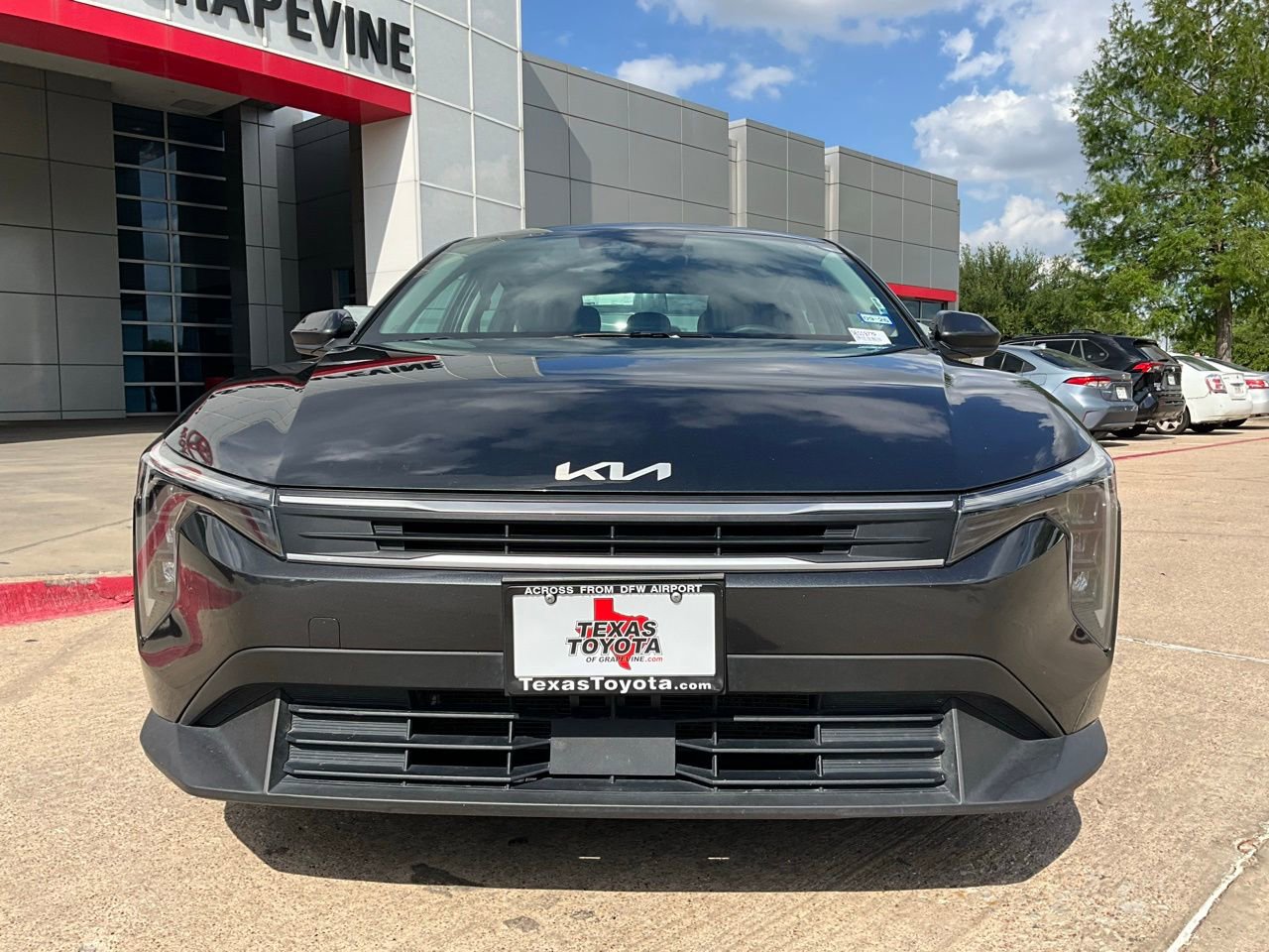 Used 2025 Kia K4 LXS FWD image 3