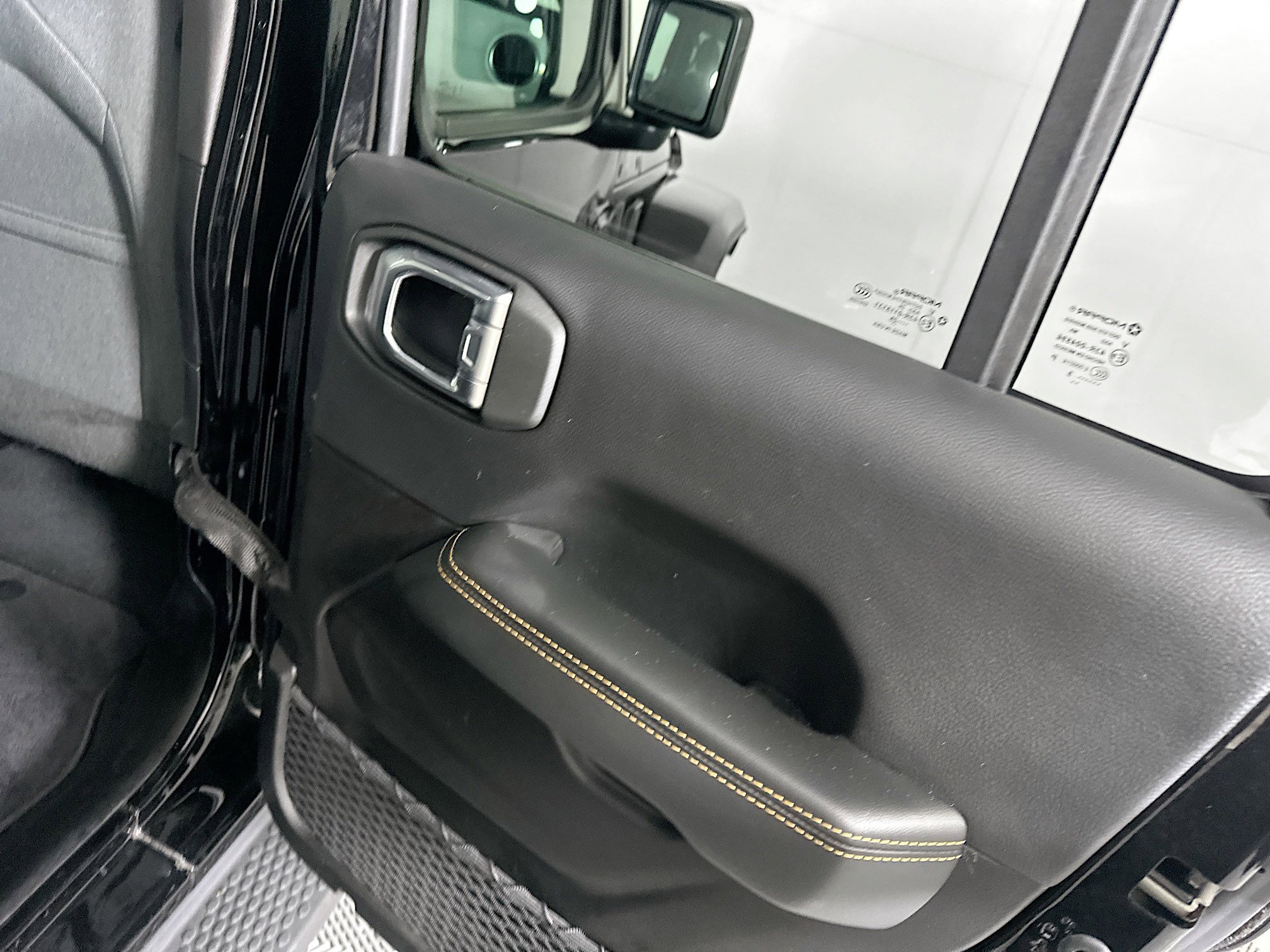 Used 2025 Jeep Wrangler Sahara image 28