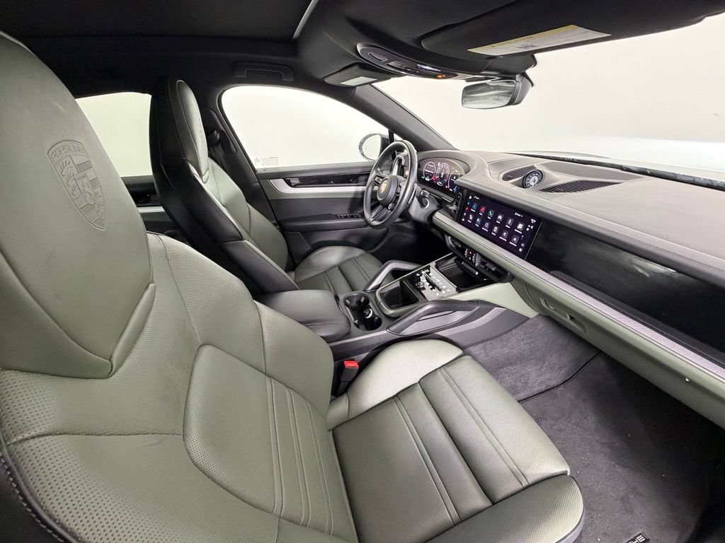 Certified 2025 Porsche Cayenne Coupe AWD/4WD image 43