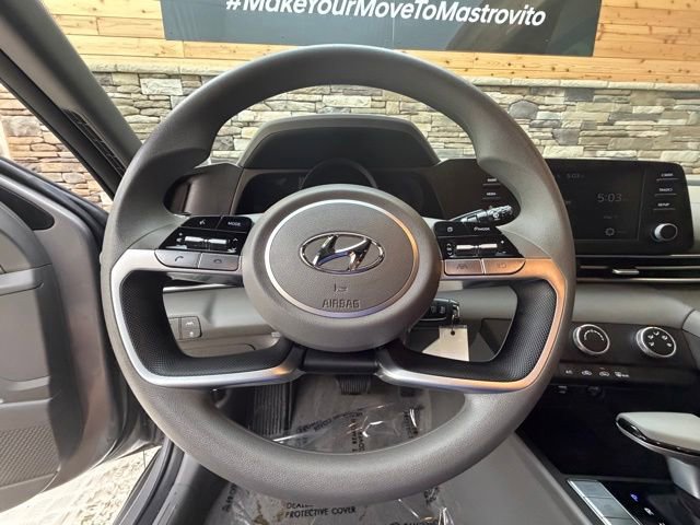 Used 2023 Hyundai Elantra SE FWD image 17