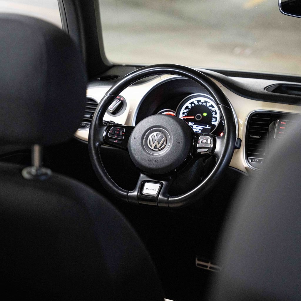 Used 2019 Volkswagen Beetle 2.0T SE FWD image 5