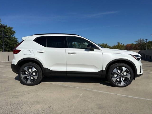 New 2026 Volvo XC40 B5 Plus w/ Protection Package Premier image 8