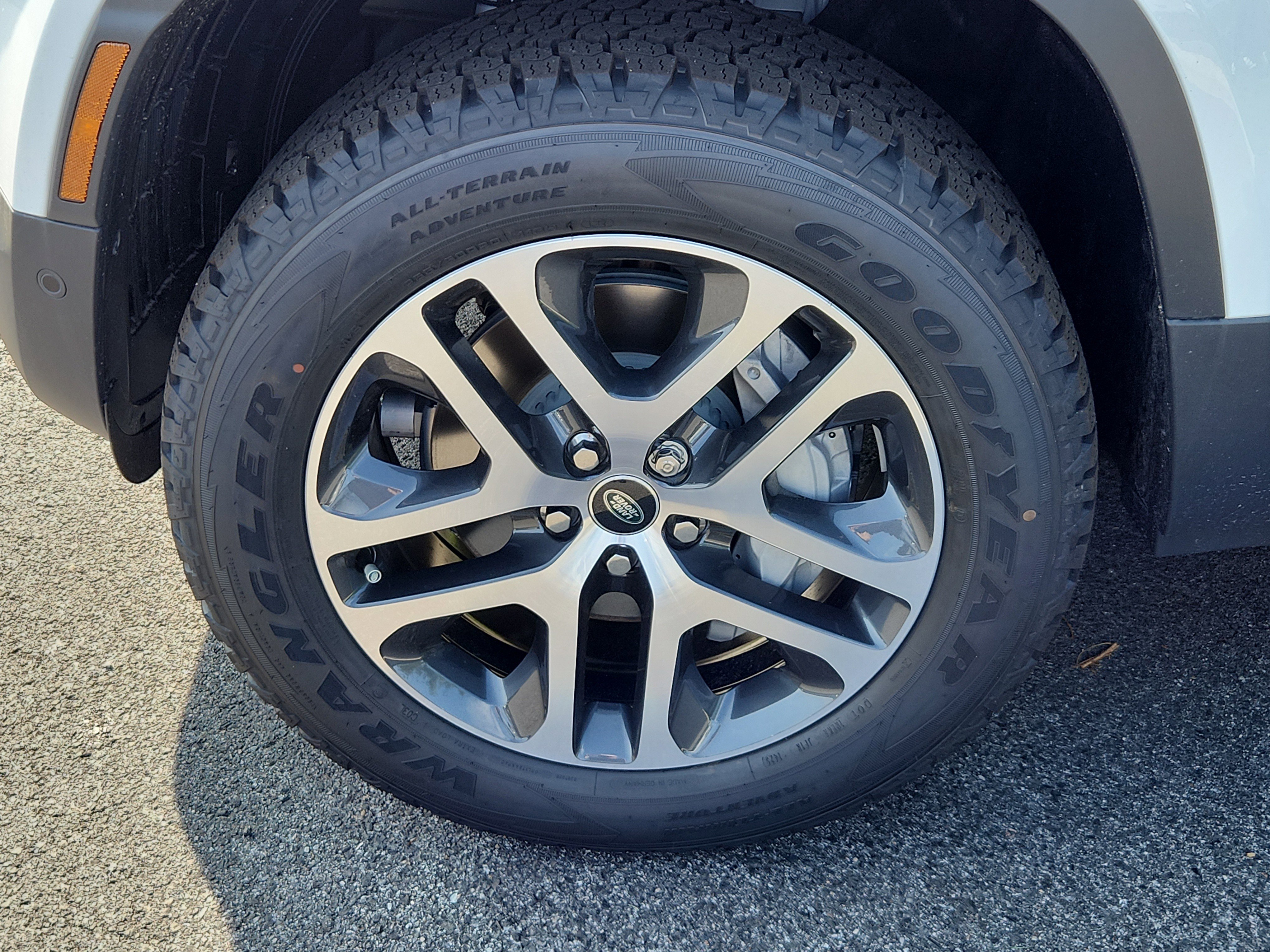 Used 2025 Land Rover Defender 110 S image 9