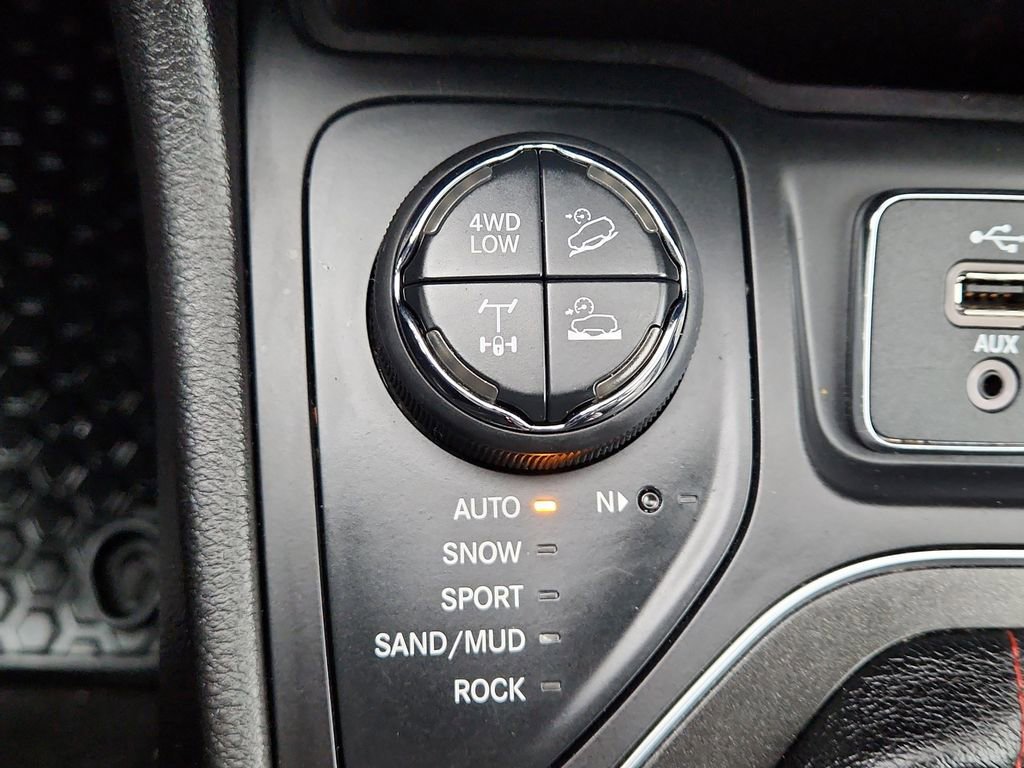 Used 2019 Jeep Cherokee Trailhawk w/ Cold Weather Group image 22