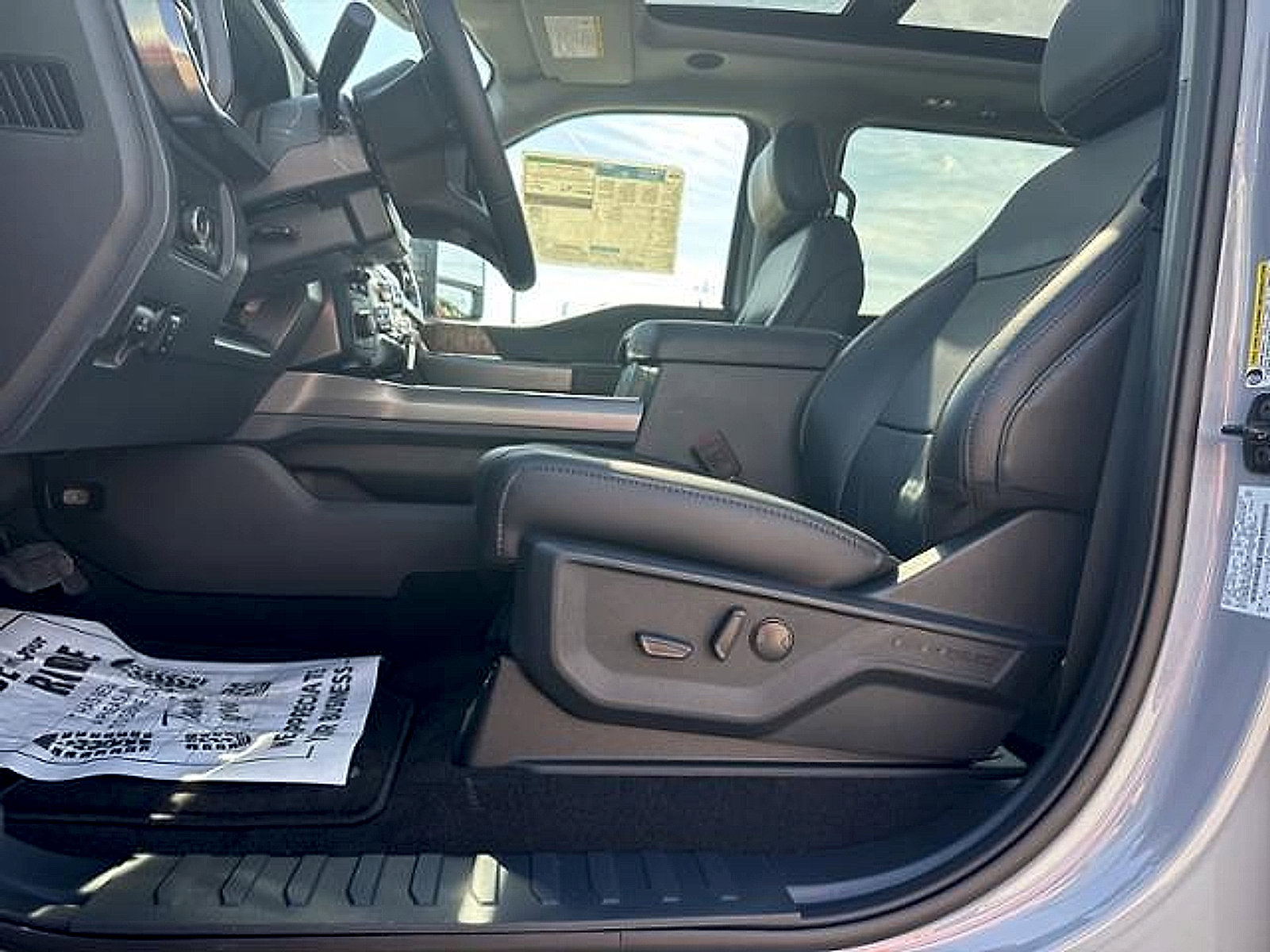 New 2025 Ford F250 Lariat w/ Lariat Ultimate Package image 13