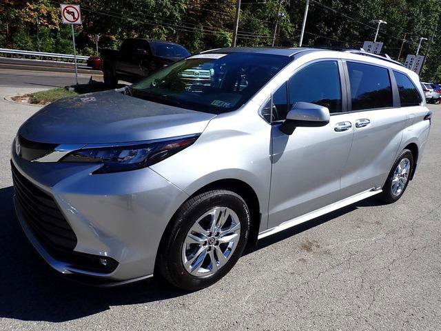 Certified 2025 Toyota Sienna XLE image 10