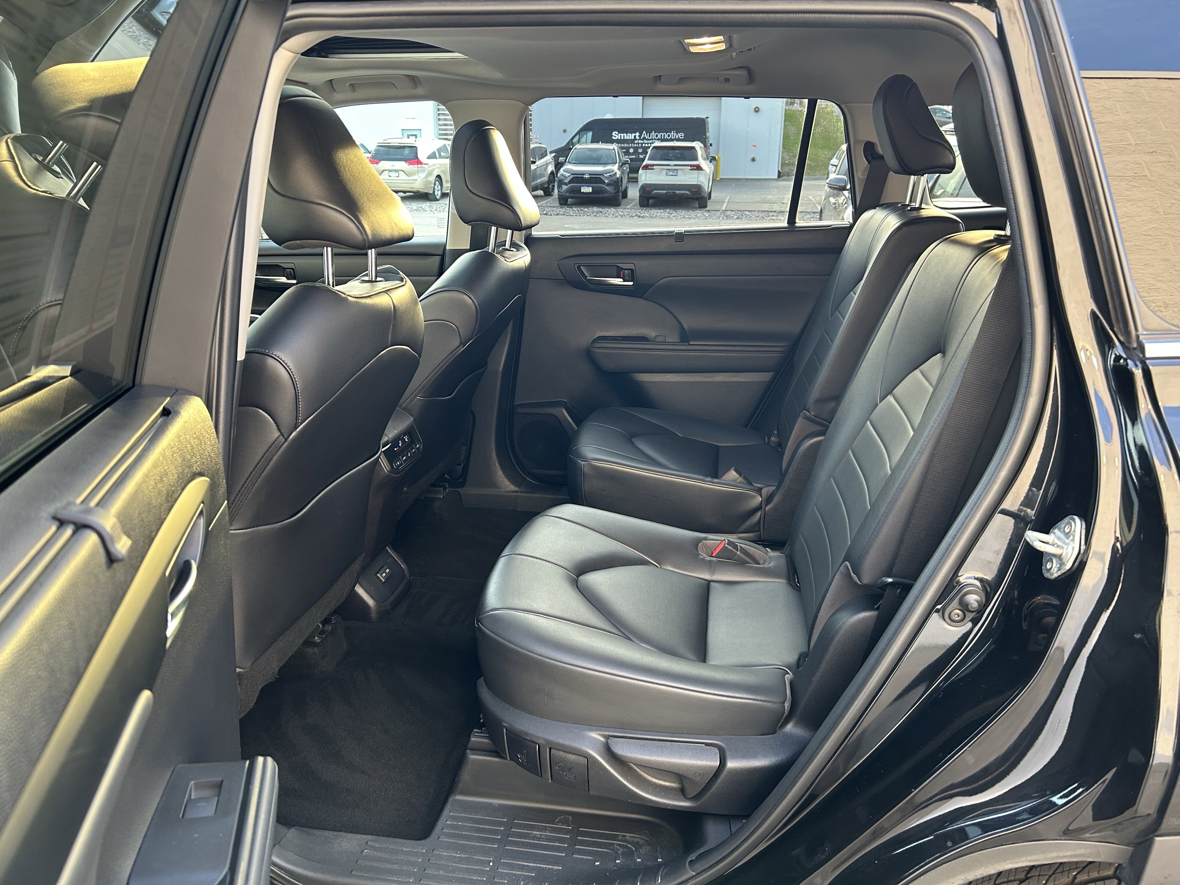 Used 2023 Toyota Highlander XLE image 17