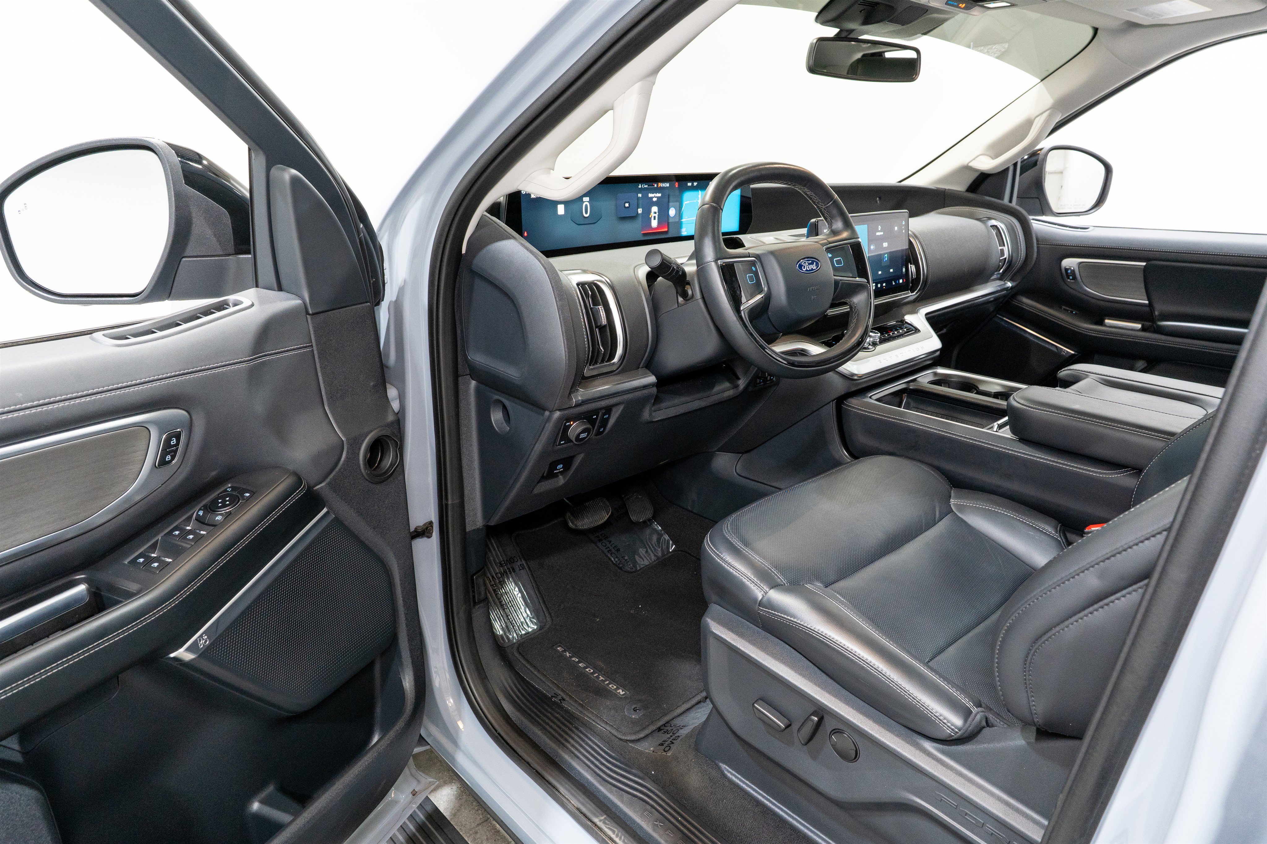 Used 2025 Ford Expedition Max Platinum w/ Driver's Package image 11