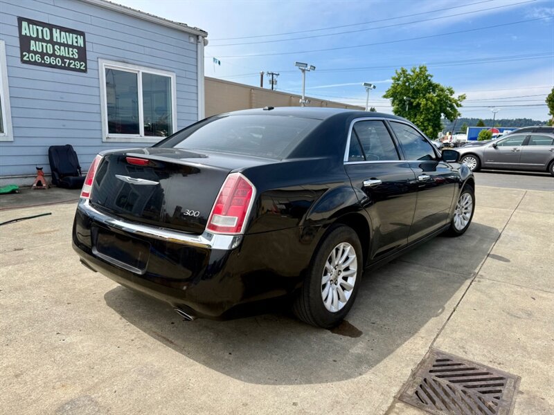 Used 2014 Chrysler 300 RWD image 4