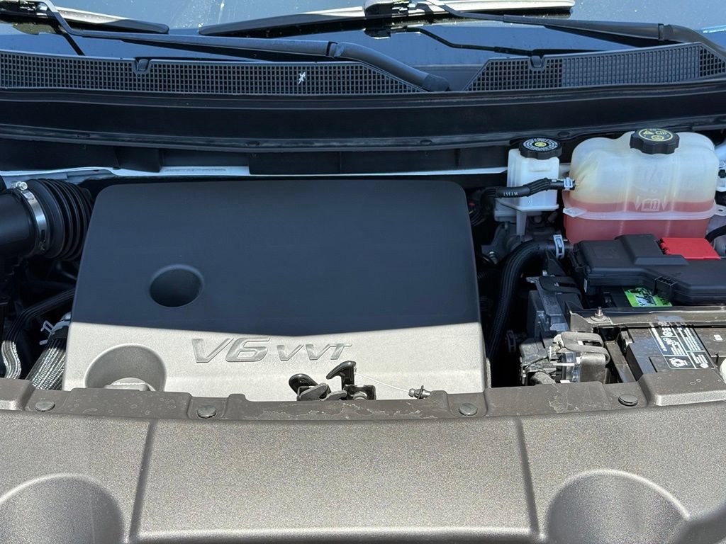 Used 2023 Chevrolet Traverse RS w/ LPO, Floor Liner Package FWD image 10