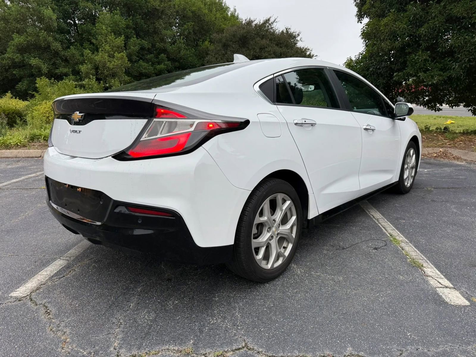 Used 2017 Chevrolet Volt Premier w/ Driver Confidence II Package FWD image 8
