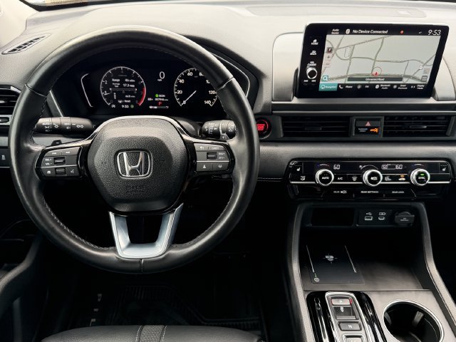 Used 2023 Honda Pilot Touring image 13