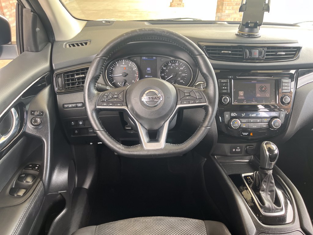 Certified 2022 Nissan Rogue Sport SV FWD image 18