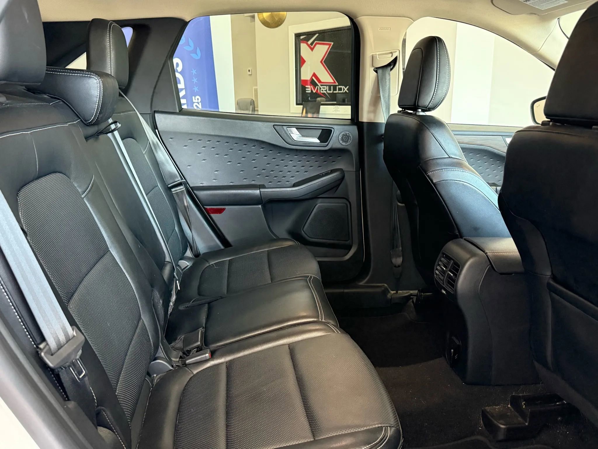 Used 2020 Ford Escape Titanium w/ Titanium Premium Package 2.0 image 24