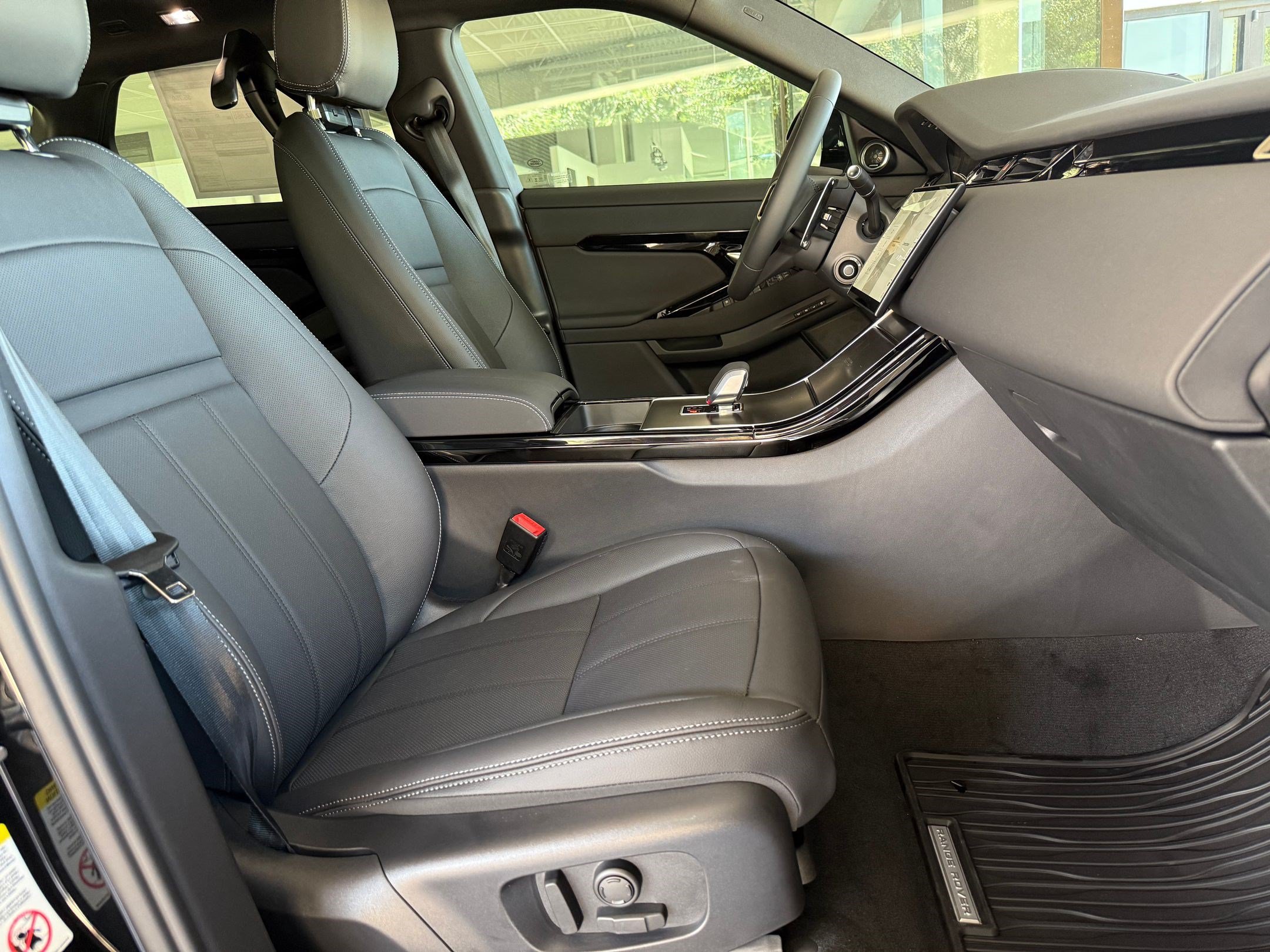 New 2026 Land Rover Range Rover Evoque Hoxton AWD/4WD image 26