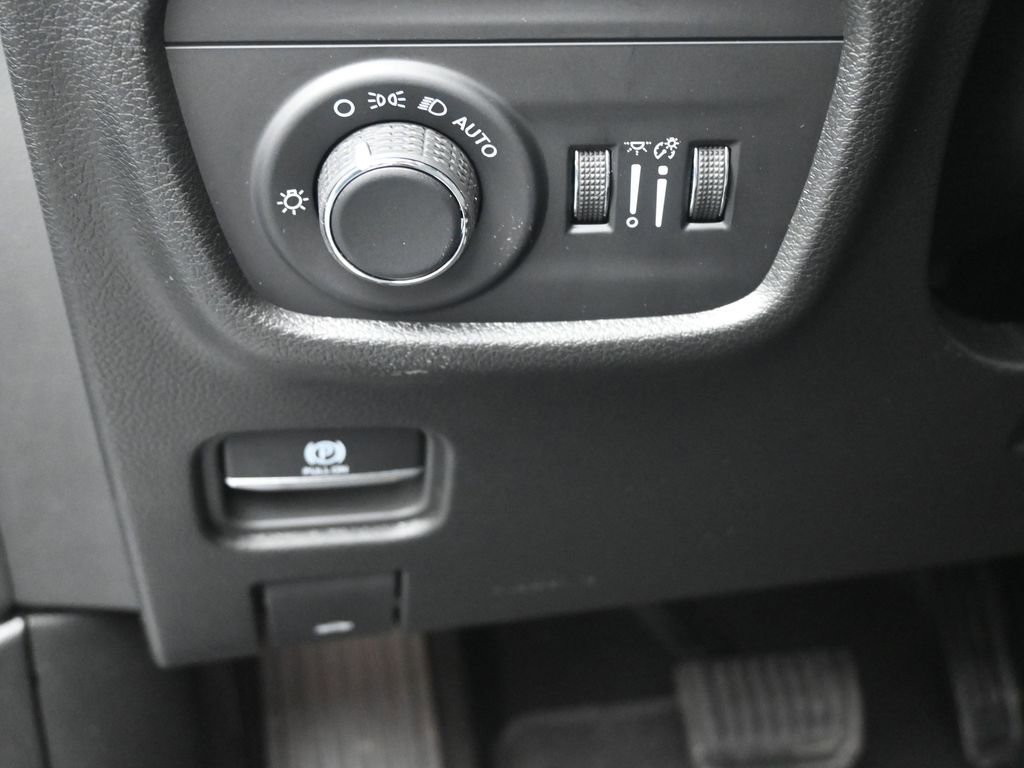 New 2025 Jeep Grand Cherokee Altitude RWD image 21