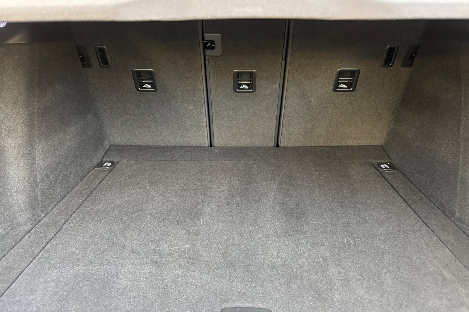 Used 2024 Porsche Macan image 15