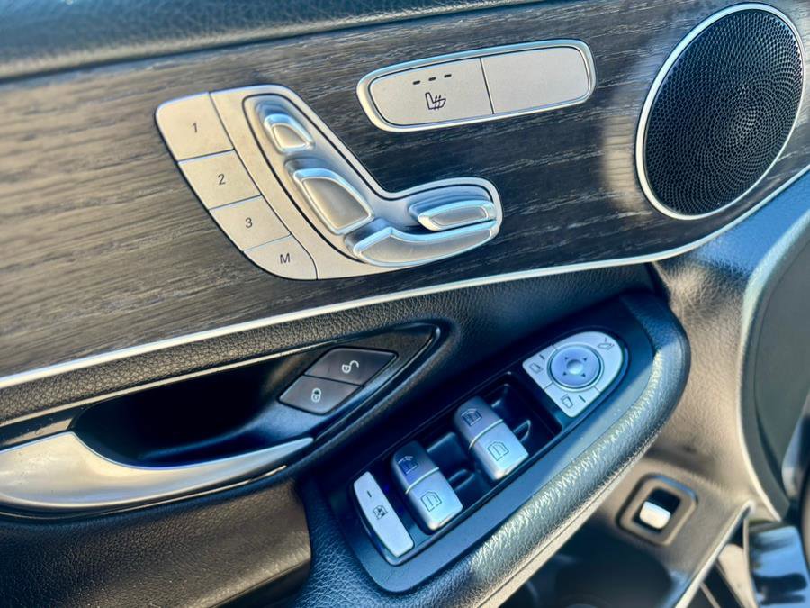 Used 2020 Mercedes-Benz GLC 300 4MATIC image 27