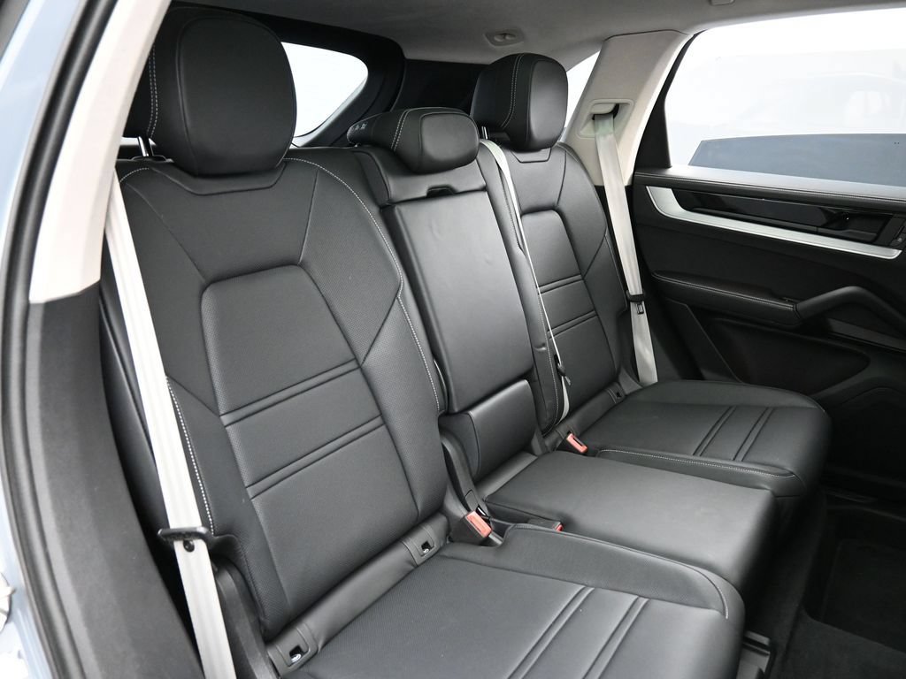 Certified 2025 Porsche Cayenne Turbo AWD/4WD image 27