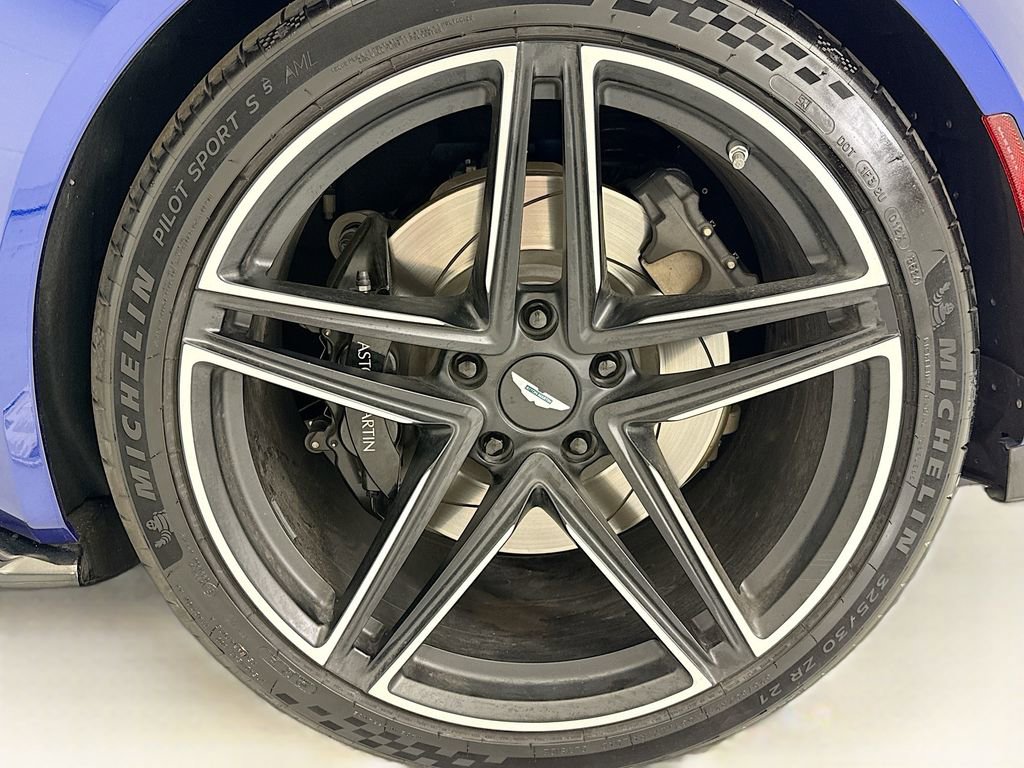 Used 2025 Aston Martin V8 Vantage Coupe image 26