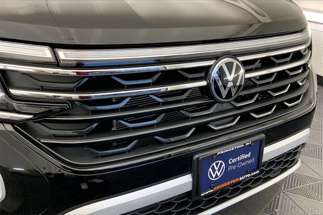 Used 2025 Volkswagen Atlas Peak Edition SE image 31