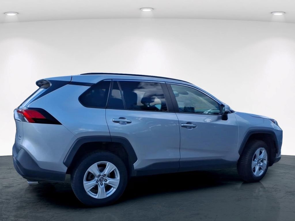Used 2019 Toyota RAV4 XLE AWD/4WD image 9