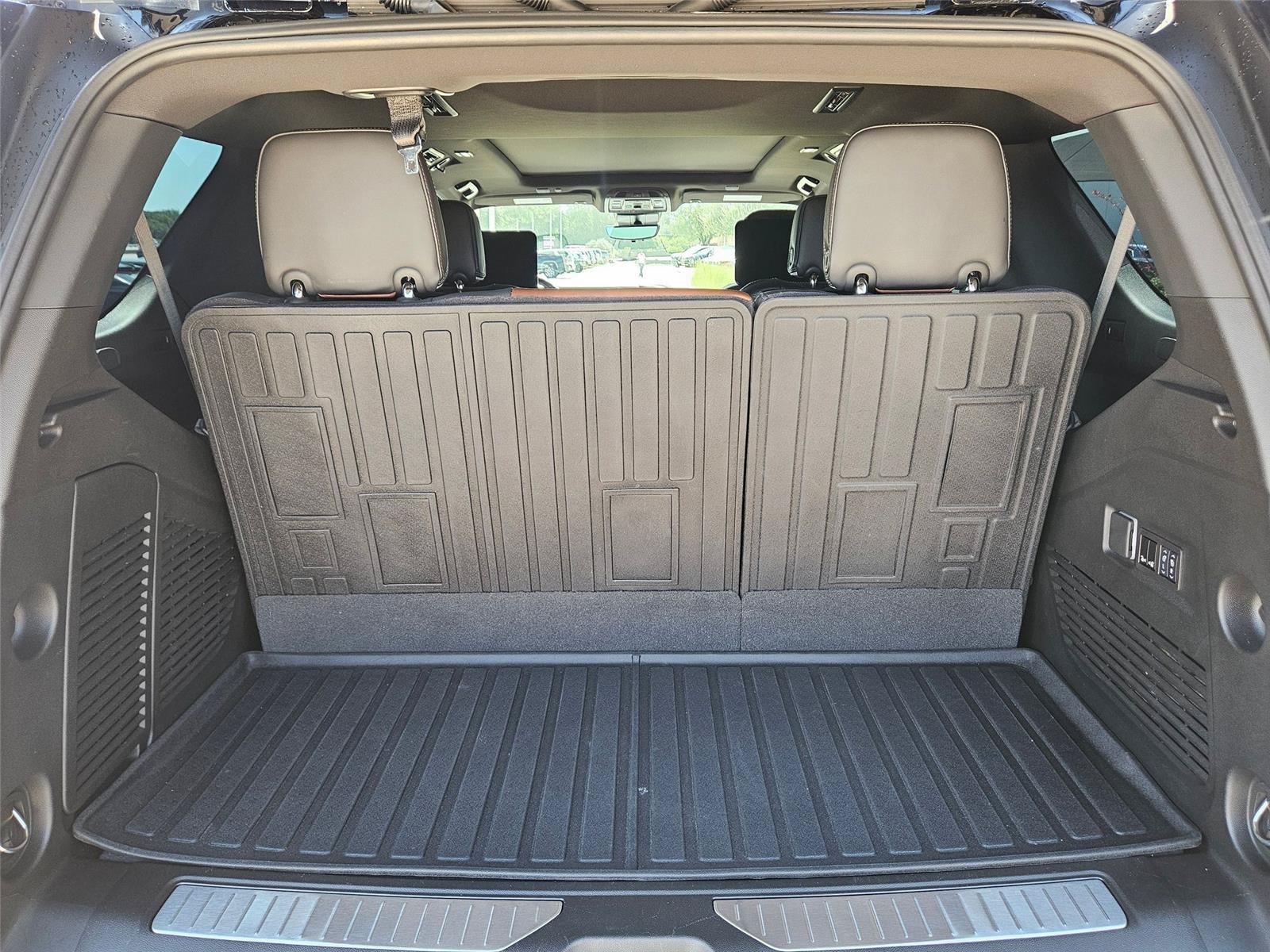 Used 2024 GMC Yukon Denali Ultimate AWD/4WD image 29