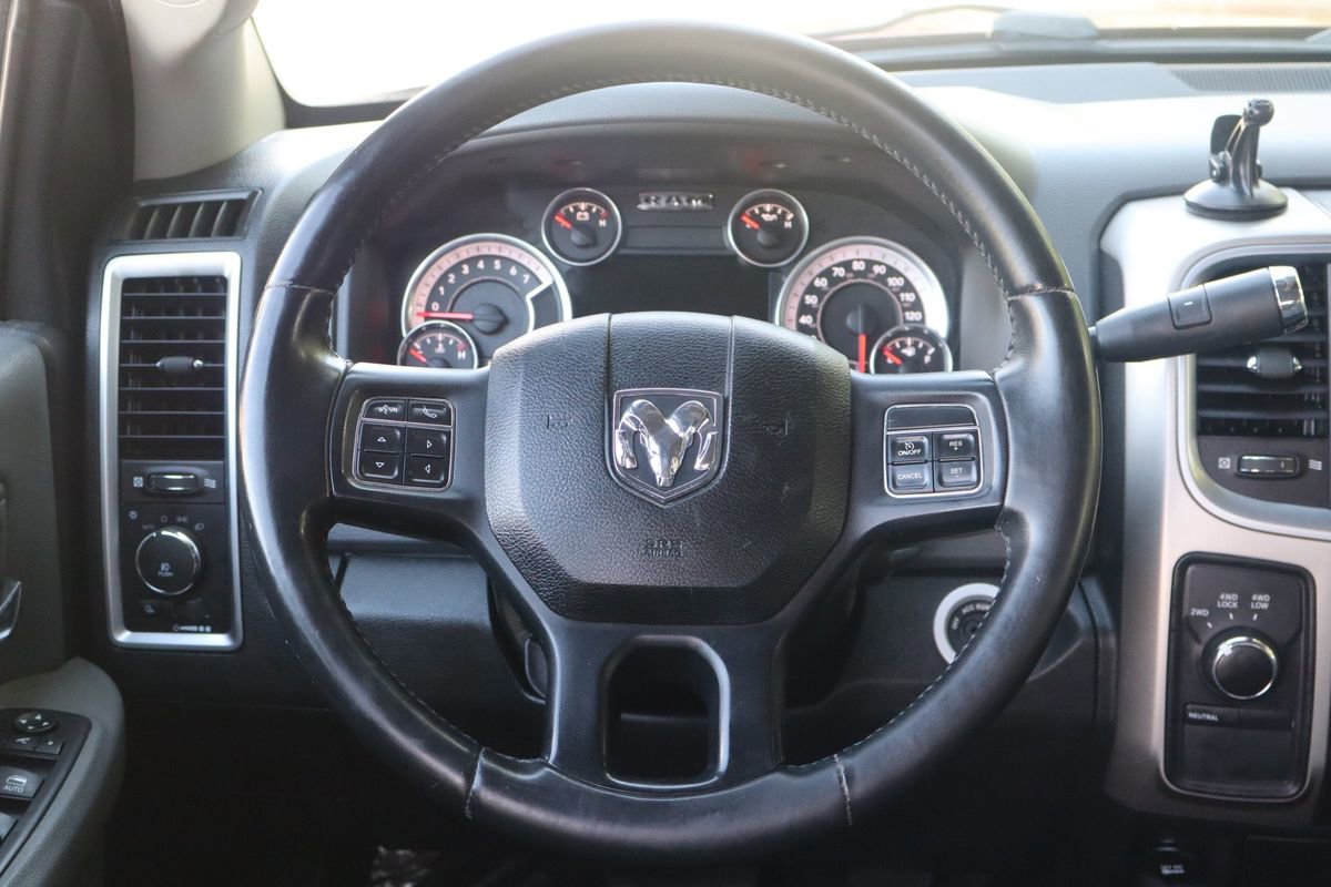 Used 2015 RAM 2500 SLT w/ Luxury Group AWD/4WD image 18
