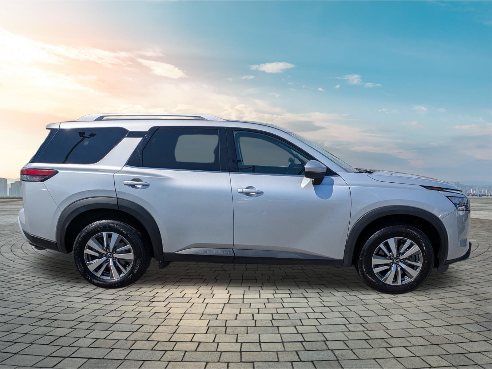 Certified 2025 Nissan Pathfinder SL FWD image 4