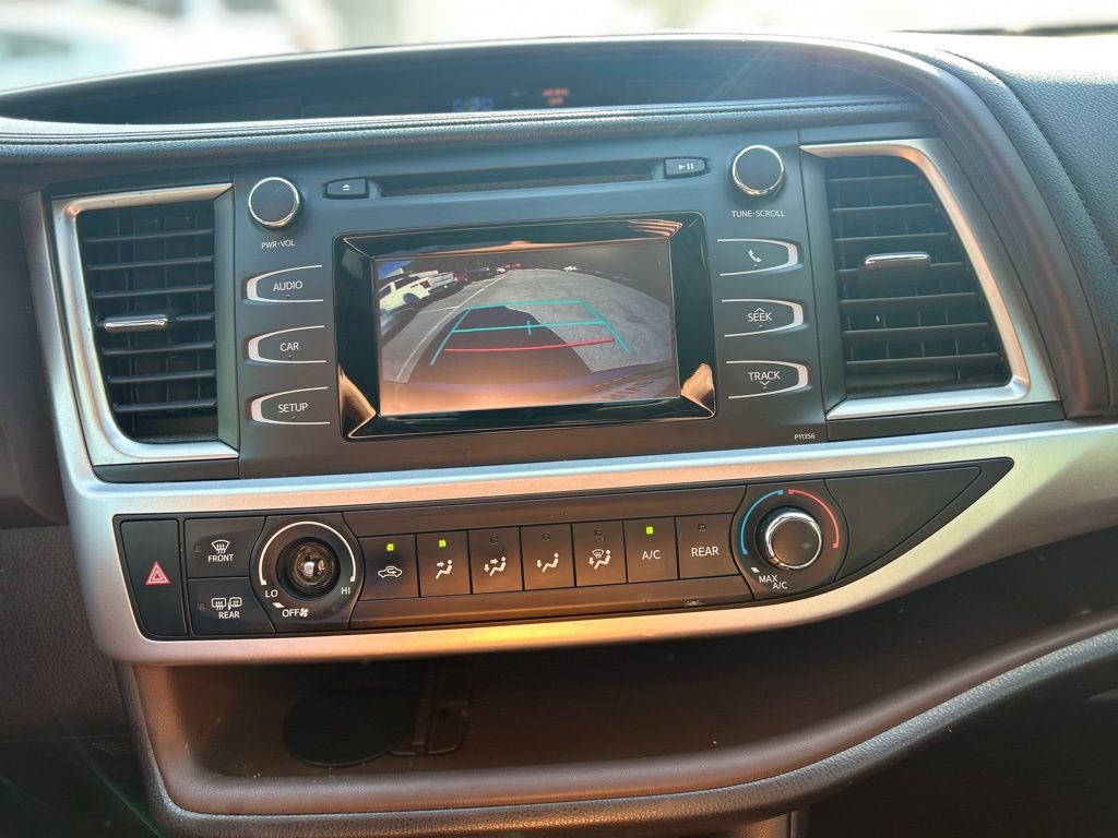 Used 2017 Toyota Highlander LE FWD image 16