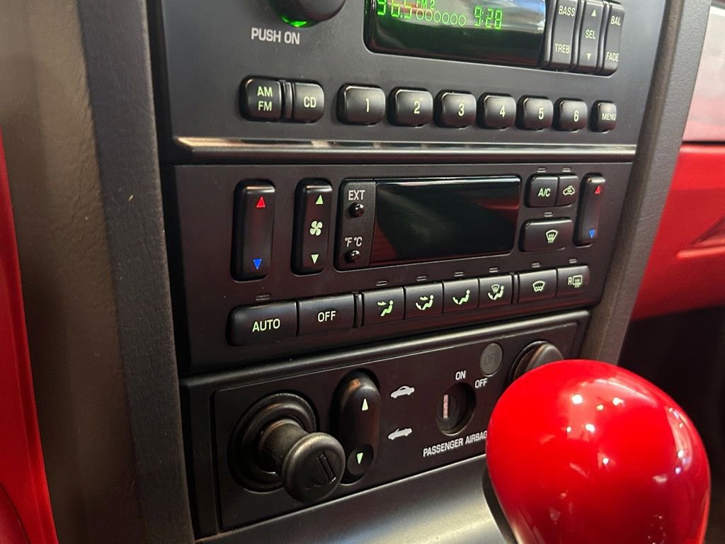 Used 2002 Ford Thunderbird image 30