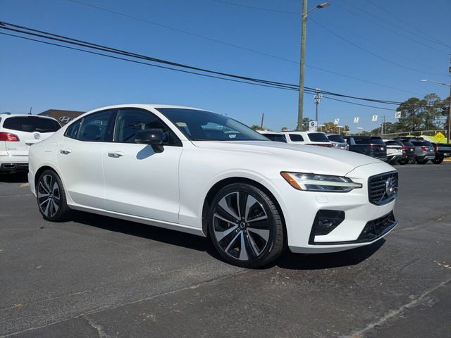 Used 2022 Volvo S60 B5 Momentum image 2
