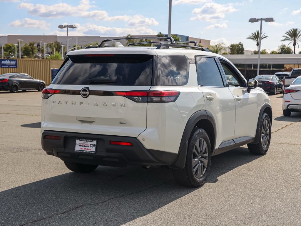 Used 2024 Nissan Pathfinder SV FWD image 4