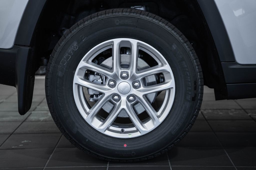 New 2026 Jeep Grand Cherokee Laredo X AWD/4WD image 17