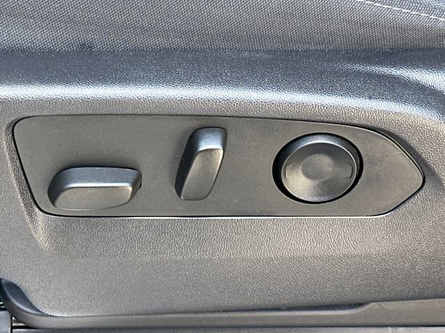 Used 2023 Chevrolet Silverado 1500 LT image 39