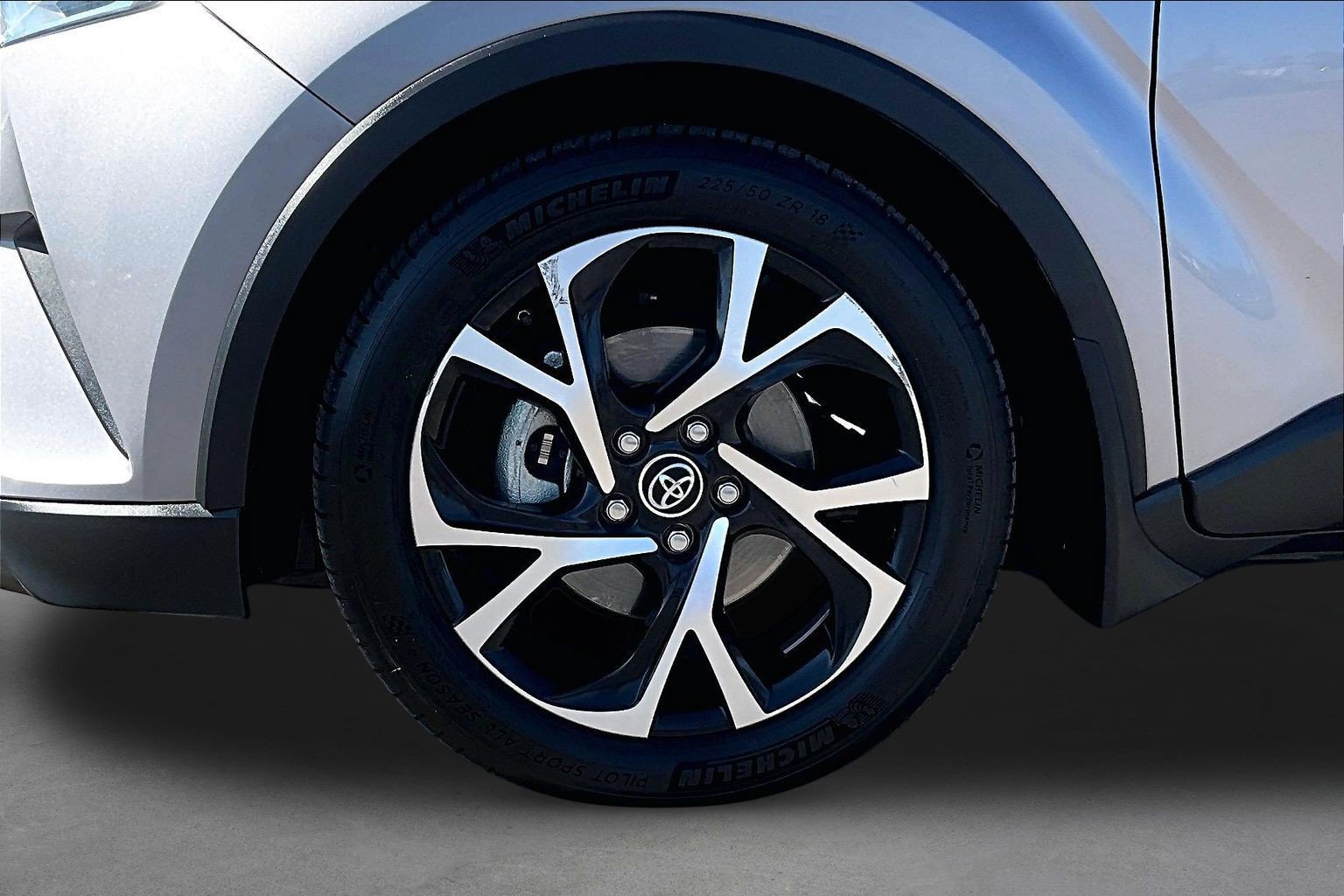 Used 2018 Toyota C-HR XLE FWD image 8