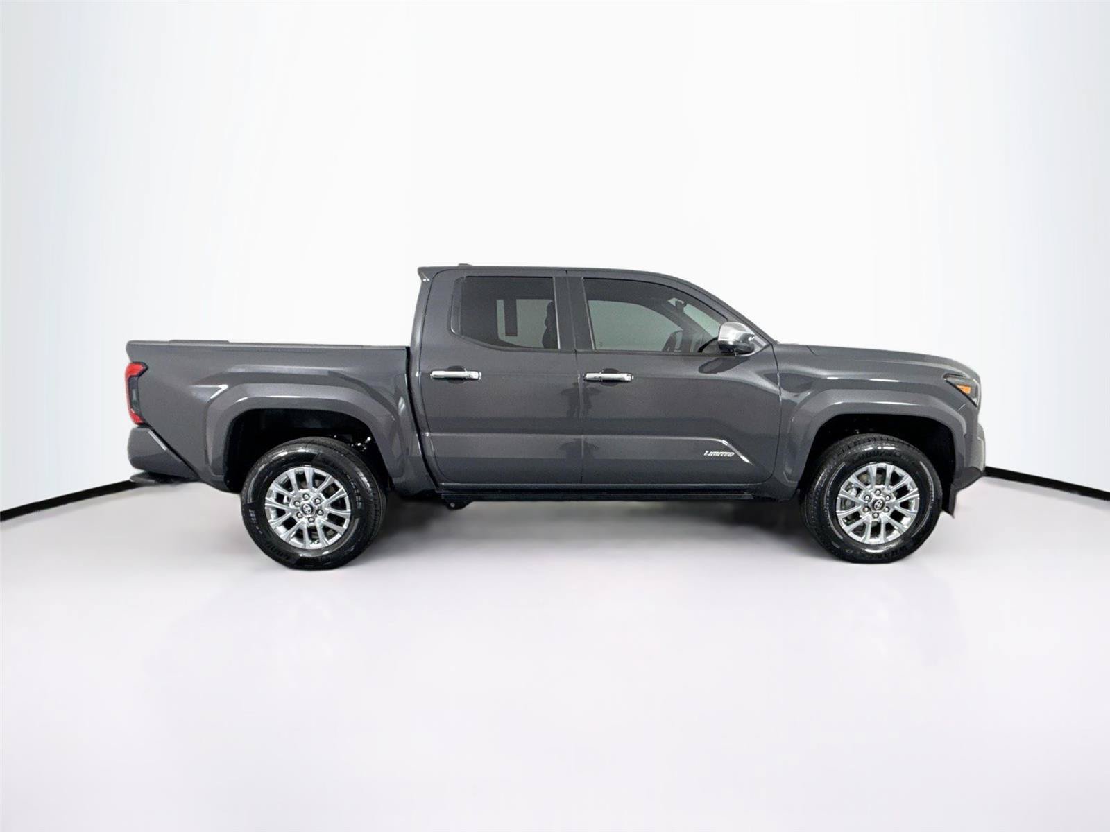 Used 2024 Toyota Tacoma Limited w/ Limited Package (LT) AWD/4WD image 11