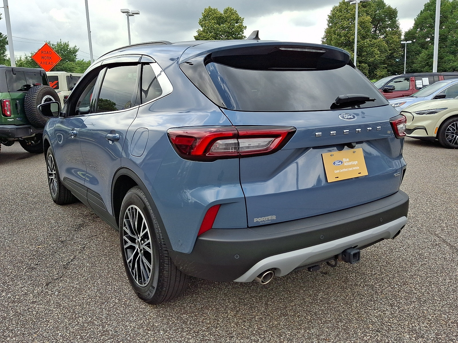 Used 2023 Ford Escape SE w/ PHEV Premium Package FWD image 8