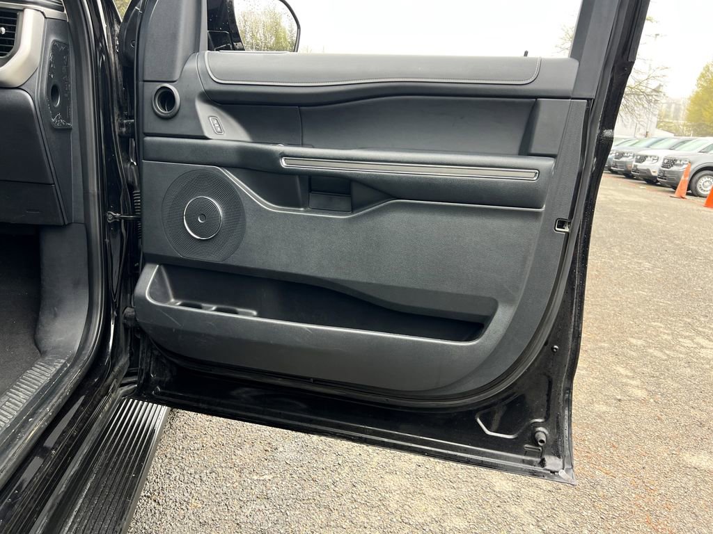 Used 2024 Ford Expedition Max XLT image 12