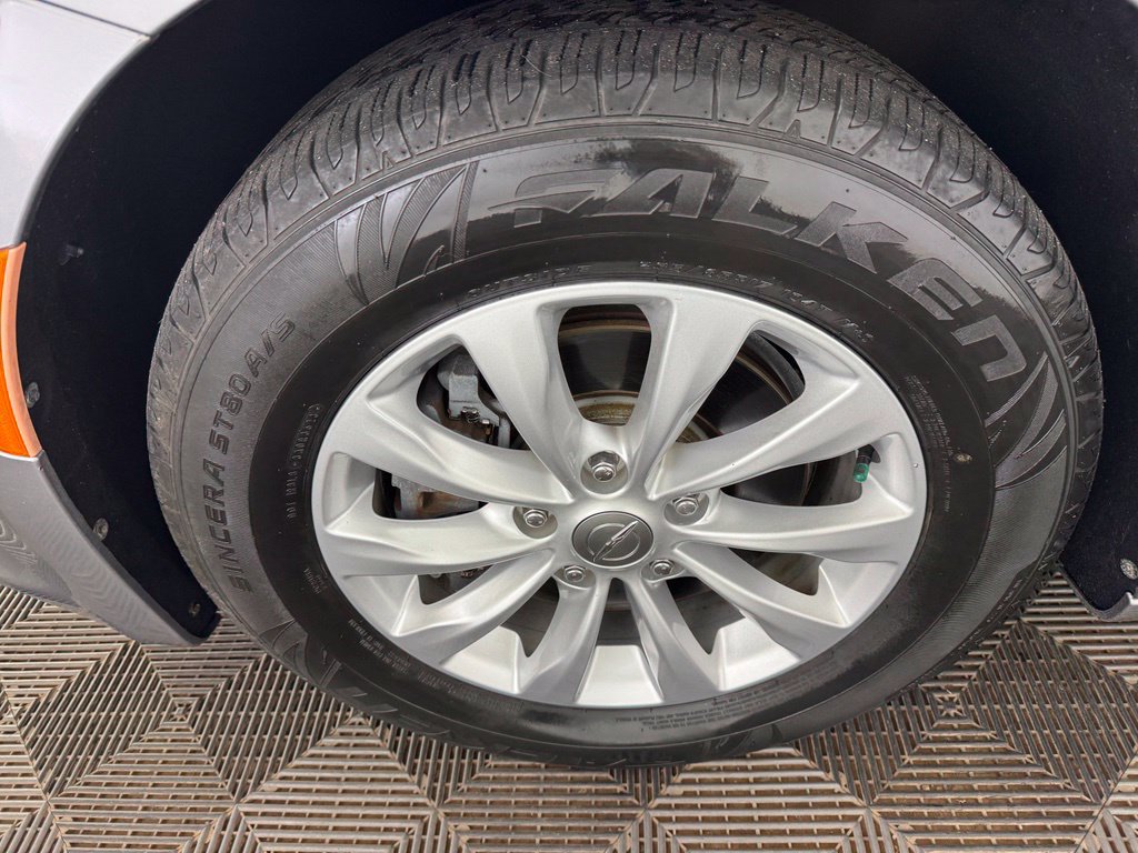 Used 2018 Chrysler Pacifica Touring-L FWD image 32