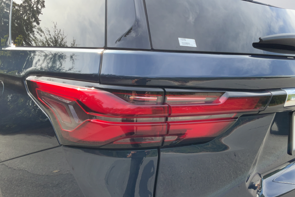 Used 2023 Chevrolet Traverse LS FWD image 29
