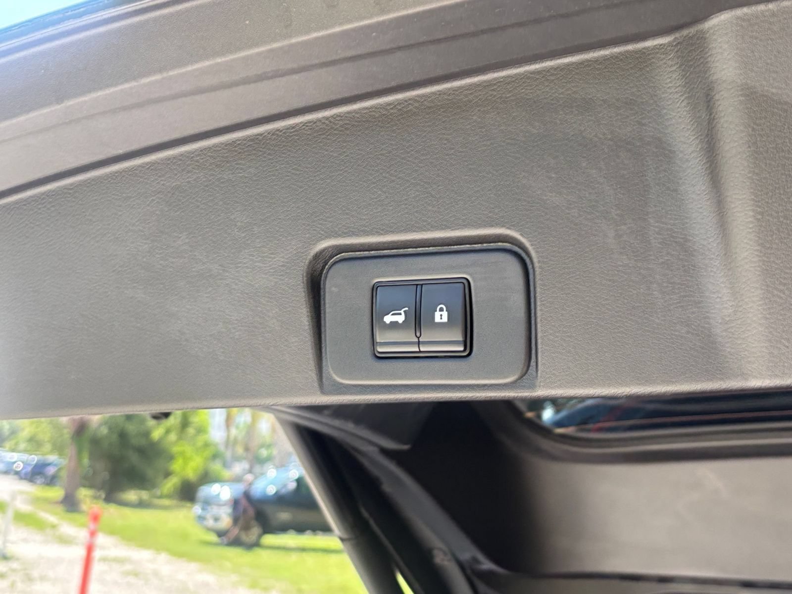 Used 2025 Nissan Rogue SV AWD/4WD image 22